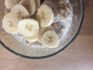 sliced bananas on oatmeal with almond milk
