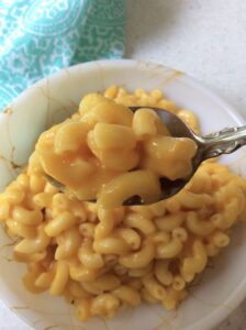 mac and cheese on a spoon
