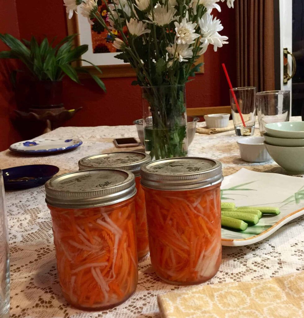 do chua pickled carrot and daikon