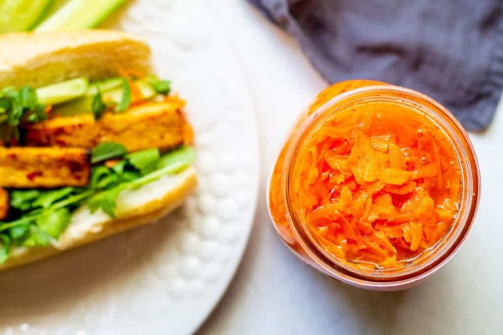 https://veryveganish.com/wp-content/uploads/2020/05/Vegan-Quick-Pickled-Carrots-Grated-for-Do-Chua-Banh-Mi-Sandwiches-2-1024x683.jpg