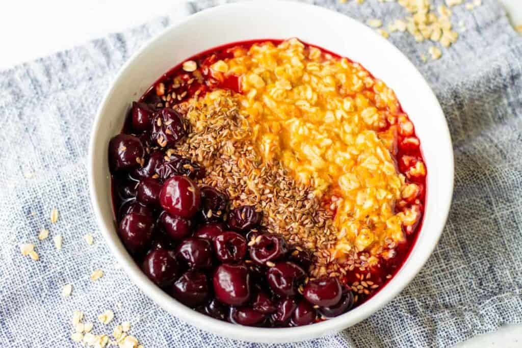 oatmeal with cherries and flax