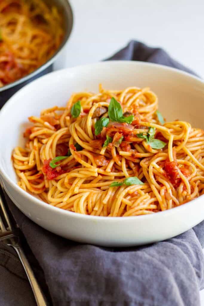 spaghetti in bowl