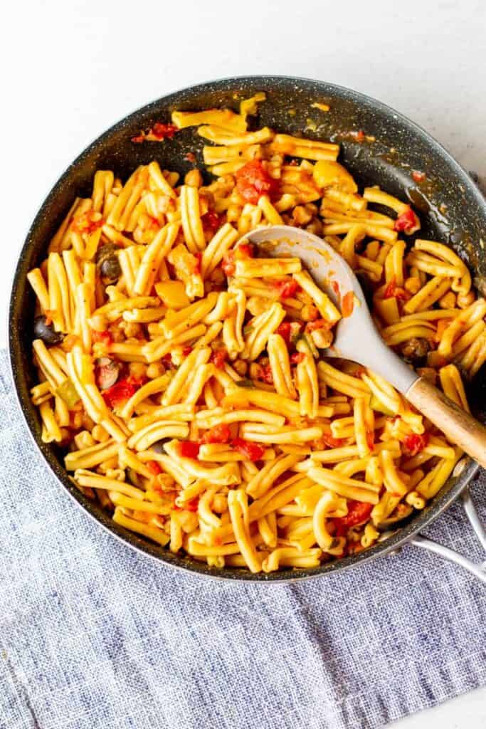 pan of pasta and veggies