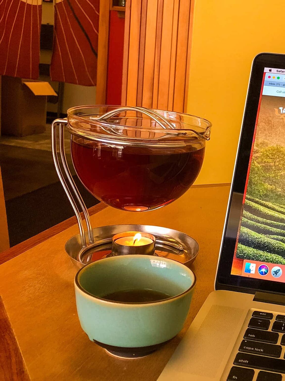 What does black tea taste like?