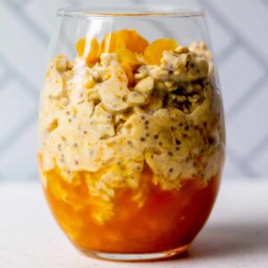 glass jar with apricot cardamom oats in it