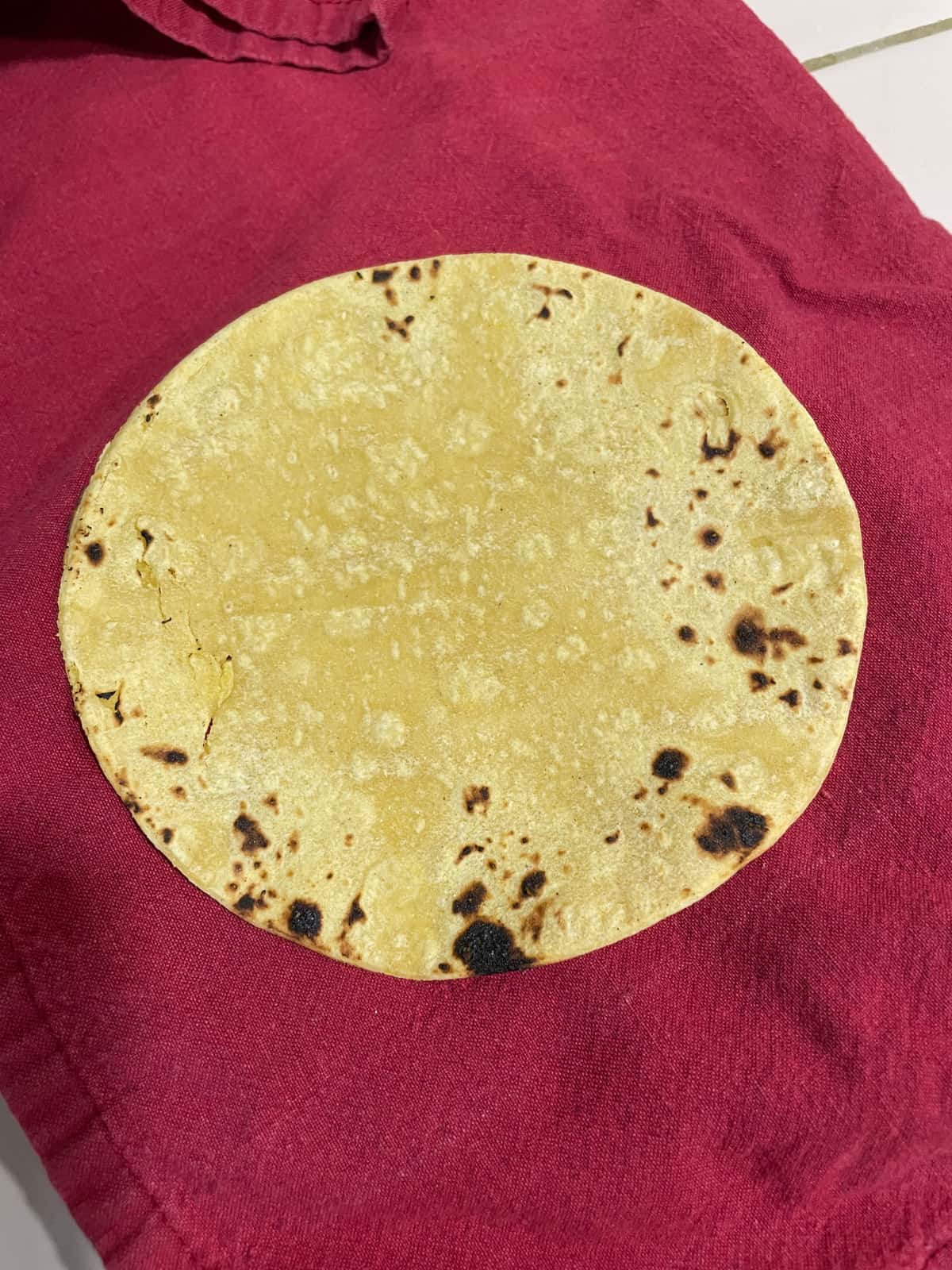 keeping corn tortillas warm in cloth napkin on plate