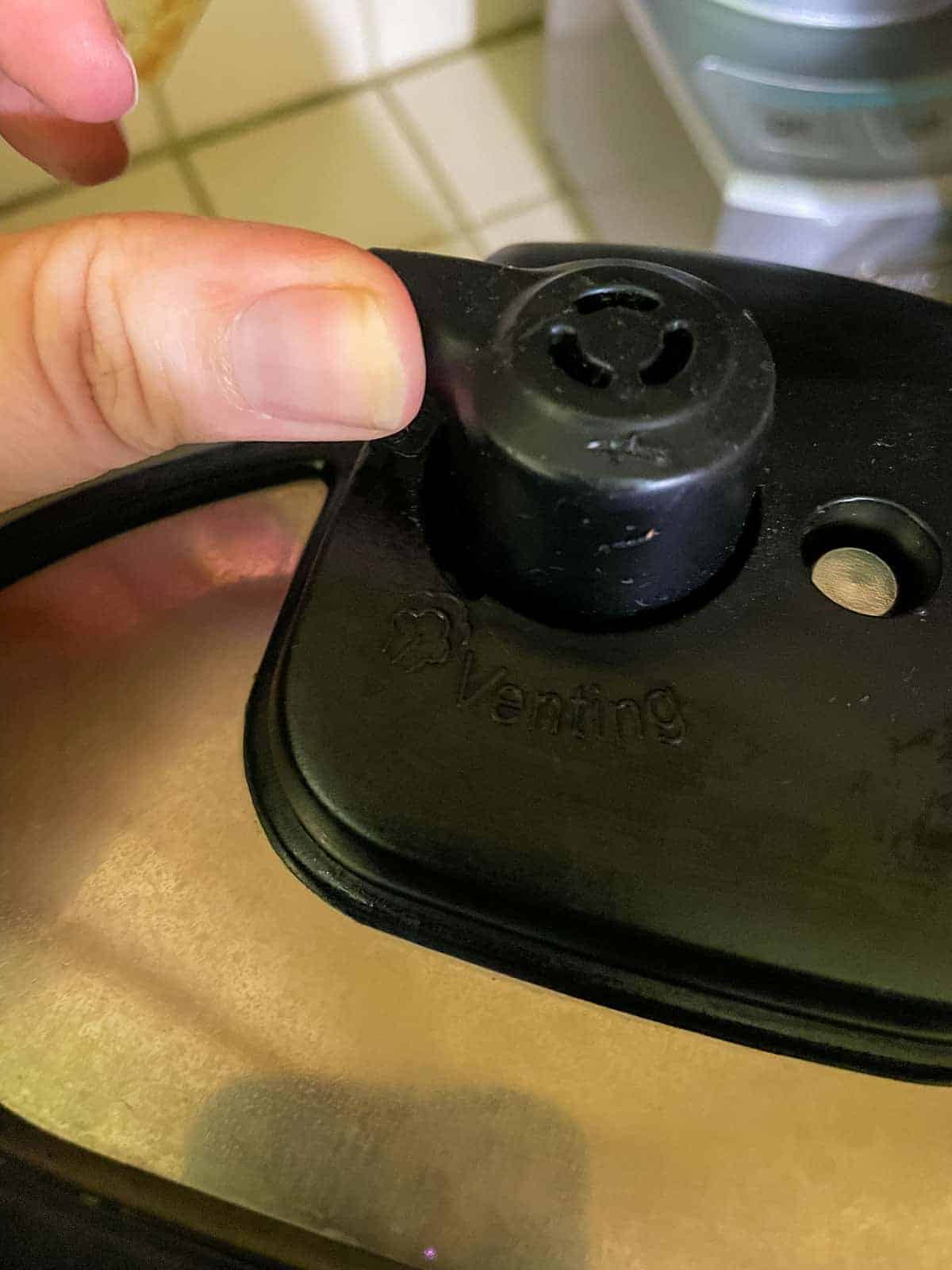 Process-step-3-lock-lid-in-place-and-turn-knob-to-sealing-Instant-Pot-Chickpeas-no-soak