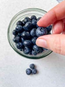 process-add-fresh-blueberries-on-top
