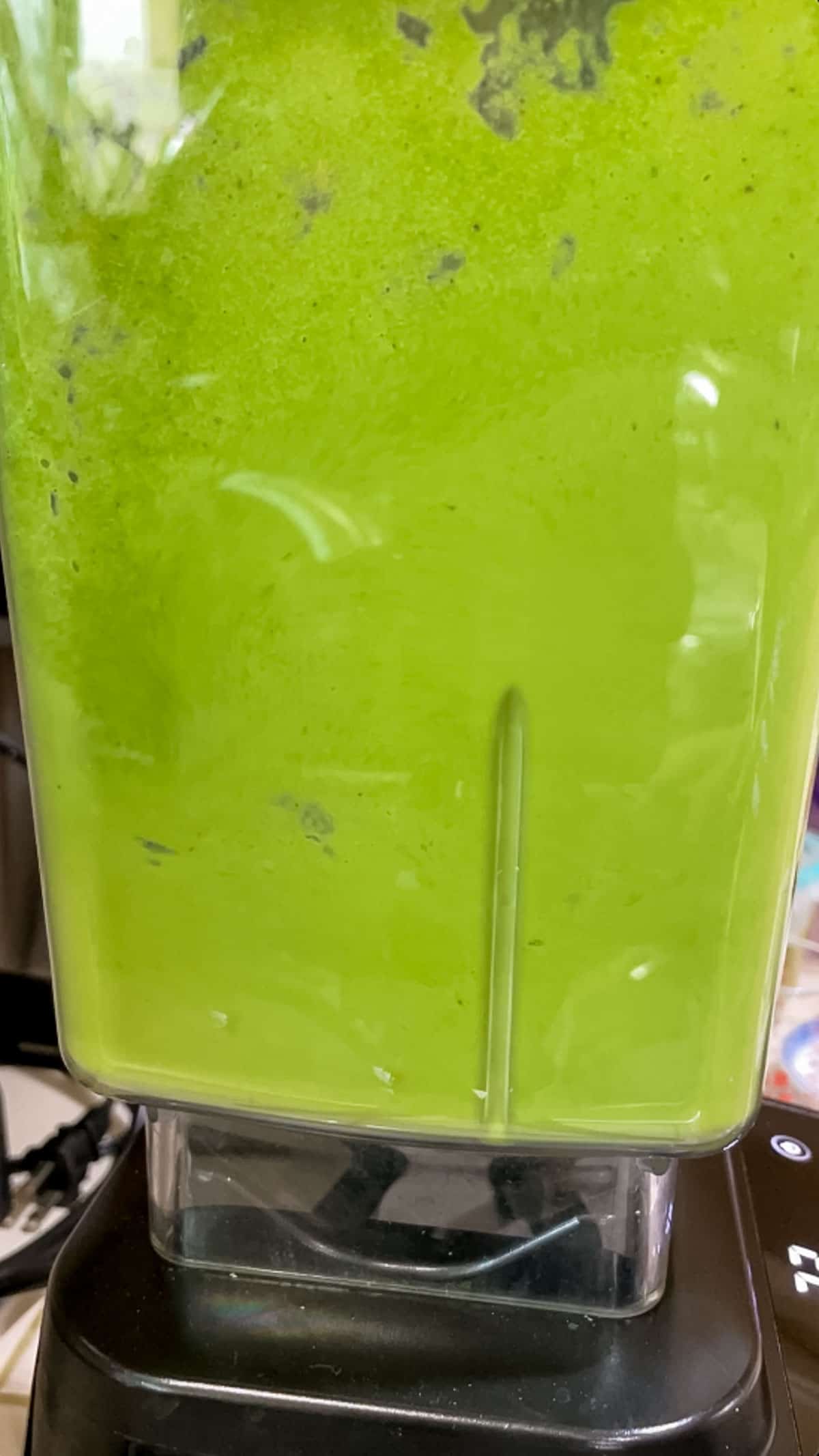 blending up guasacaca con aguacate avocado cilantro sauce until smooth in a blender
