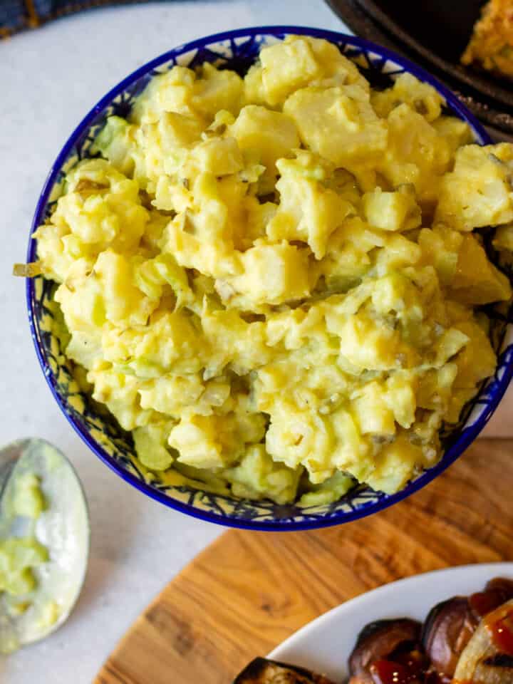 How Many People does 5 lbs of Potato Salad Feed? - Very Veganish