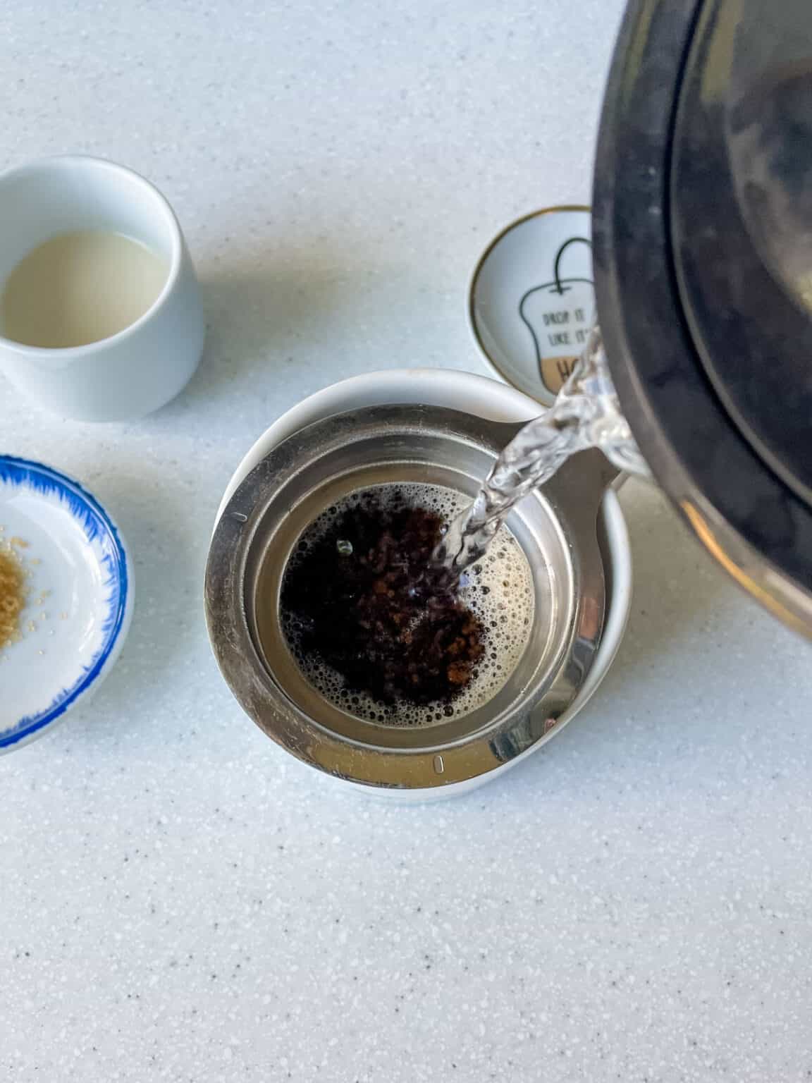 Tea Mo Using Creamy Hot Black Tea Using Loose-Leaf Tea - Very Veganish