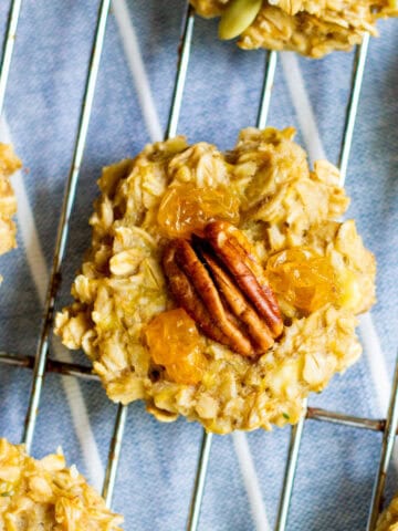 baked cookies on a cooling rack